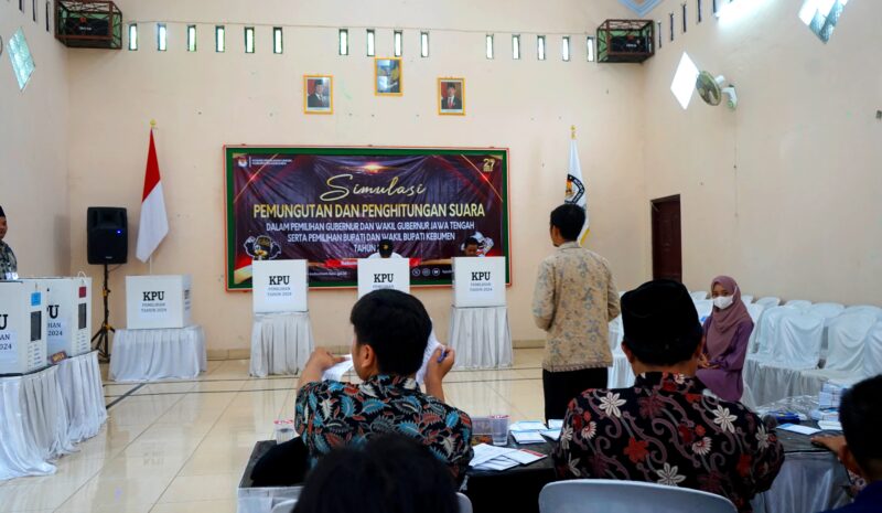 Simulasi Pemungutan dan Penghitungan Suara Pemilihan Gubernur dan Wakil Gubernur Jawa Tengah serta Pemilihan Bupati dan Wakil Bupati Kebumen, (9/11).